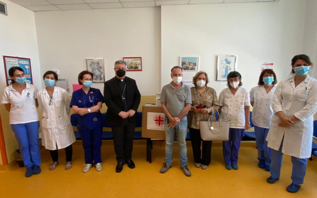 La Caritas dona 155 sensori per il controllo glicemico alla pediatria dell’Ospedale S. Martino di Oristano